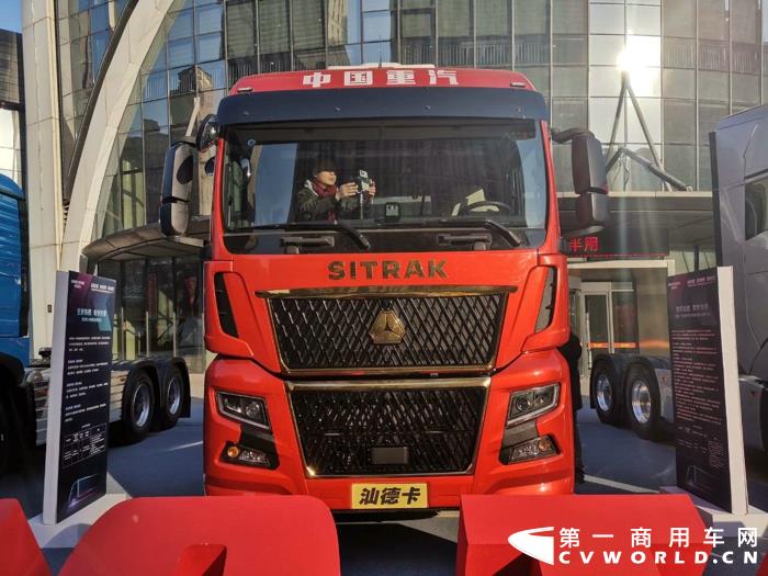 全新一代汕德卡C9H系列6×4牵引车2.jpg 全新一代汕德卡C9H系列6×4牵引车2.jpg