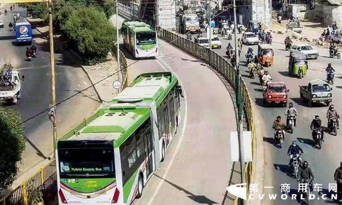 运营在卡拉奇的中通BRT。.jpg 运营在卡拉奇的中通BRT。.jpg