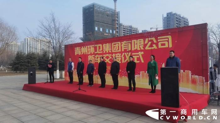 重汽汕德卡与青州环卫集团环卫车交车.webp.jpg 重汽汕德卡与青州环卫集团环卫车交车.webp.jpg