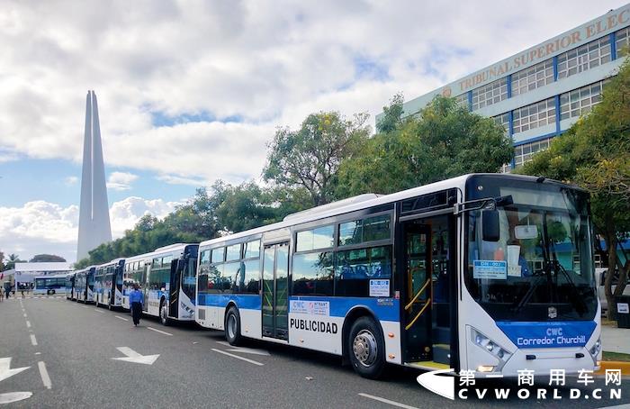 启动仪式会场外的中通客车1.jpg 启动仪式会场外的中通客车1.jpg