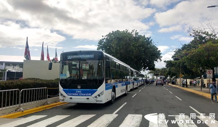 启动仪式会场外的中通客车2.jpg 启动仪式会场外的中通客车2.jpg