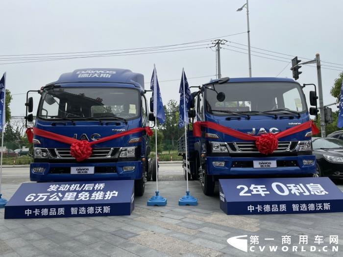现场展车2.jpg 现场展车2.jpg