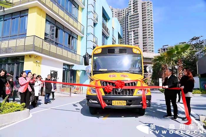 欧辉1.jpg 欧辉1.jpg