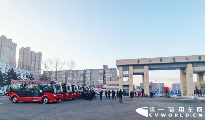 东北农业大学开通校园巴士专线.jpg 东北农业大学开通校园巴士专线.jpg