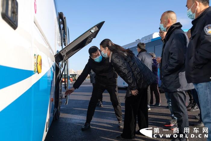 大空间行李舱.jpg 大空间行李舱.jpg
