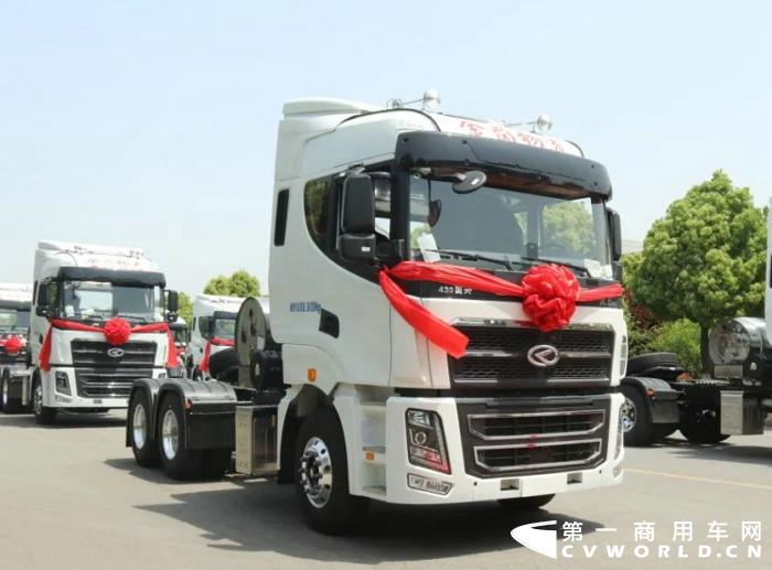 华菱汉马H9 LNG牵引车22.jpg 华菱汉马H9 LNG牵引车22.jpg