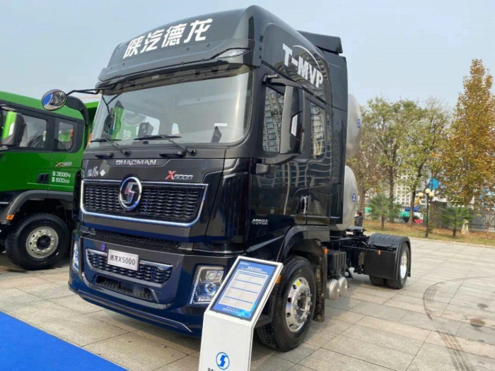 陕汽德龙X5000 4×2 460马力国六天然气快递牵引车.jpeg 陕汽德龙X5000 4×2 460马力国六天然气快递牵引车.jpeg