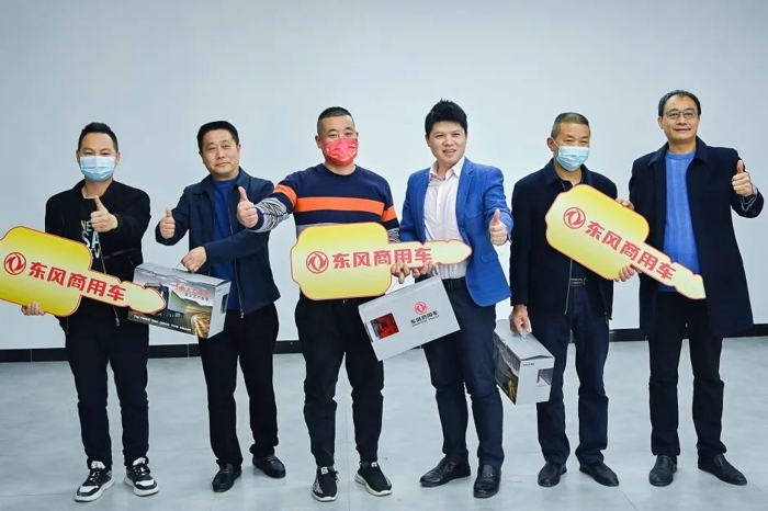 东风商用车2.jpg 东风商用车2.jpg
