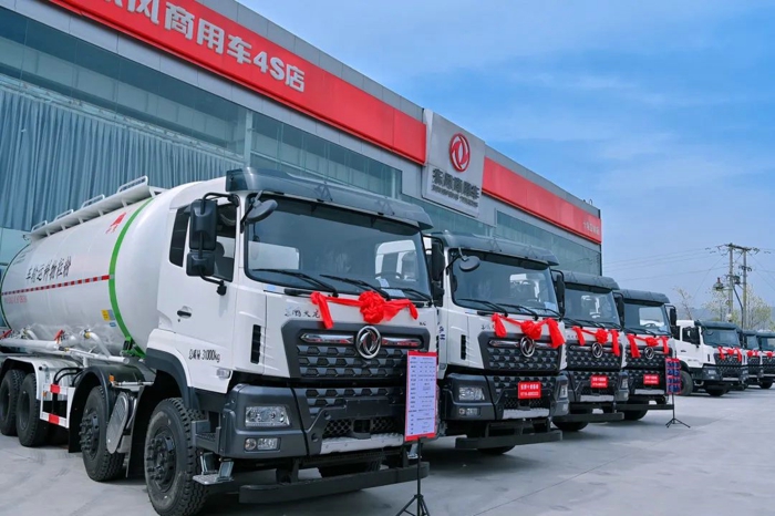 东风商用车3.jpg 东风商用车3.jpg