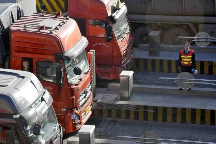 大货车1.jpg 大货车1.jpg