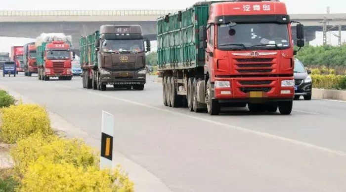 大货车2.jpg 大货车2.jpg