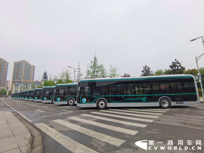 大客车.png 大客车.png