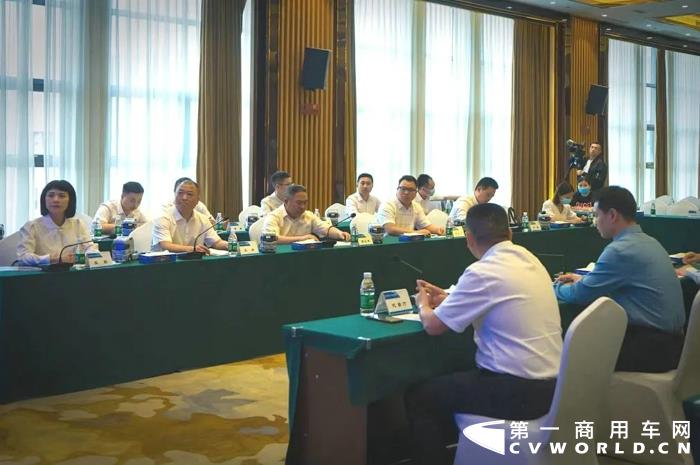 陕汽重卡.jpg 陕汽重卡.jpg