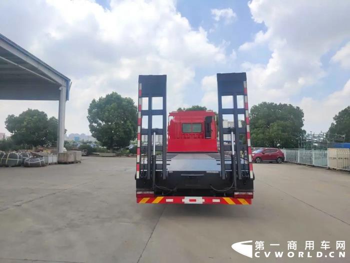 江淮格尔发K5W 8×4挖掘机运输车3.jpg 江淮格尔发K5W 8×4挖掘机运输车3.jpg