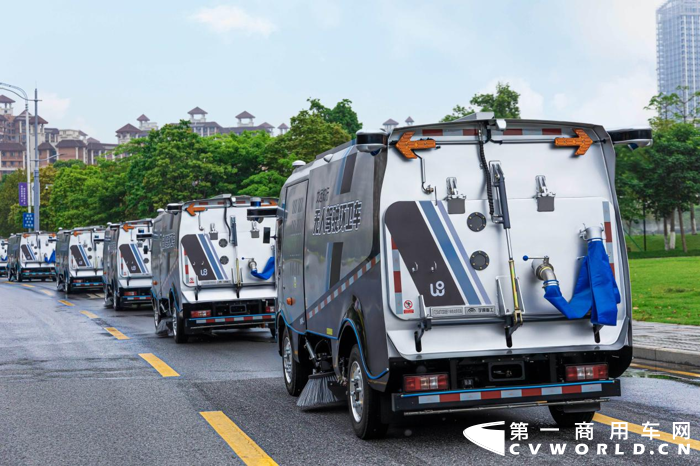 宇通环卫批量交付无人驾驶环卫车4.png 宇通环卫批量交付无人驾驶环卫车4.png