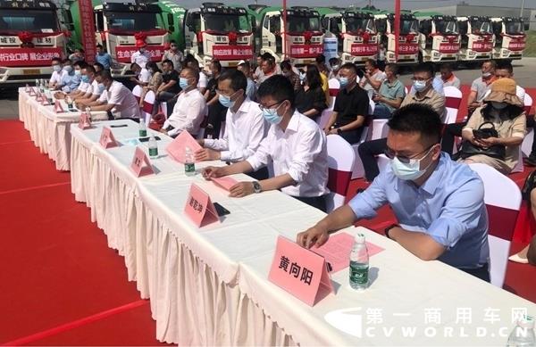 一汽解放J6L搅拌车交车仪式亮相眉山4.JPG 一汽解放J6L搅拌车交车仪式亮相眉山4.JPG