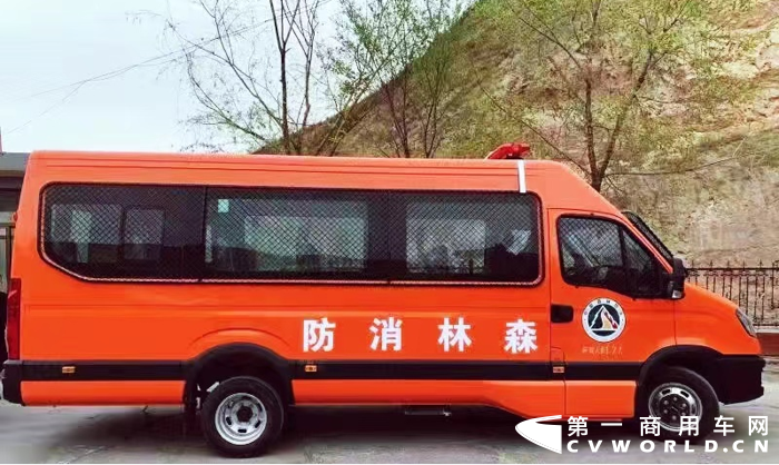 依维柯欧胜运兵车2.png 依维柯欧胜运兵车2.png