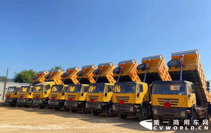 红岩金刚自卸车2.jpg 红岩金刚自卸车2.jpg