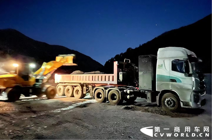 上汽红岩新能源牵引车2.png 上汽红岩新能源牵引车2.png