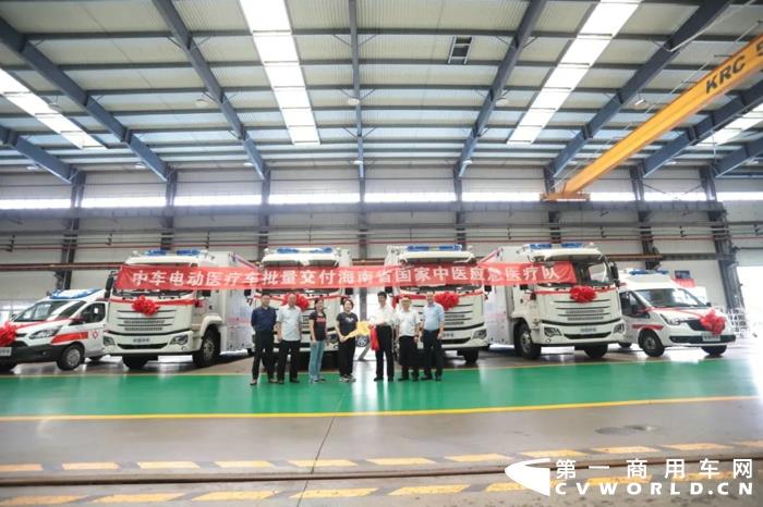中车“医疗天团”批量交付海南中医院1.jpg 中车“医疗天团”批量交付海南中医院1.jpg