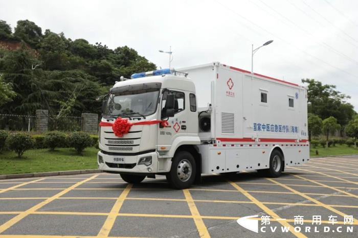 中车“医疗天团”批量交付海南中医院3.jpg 中车“医疗天团”批量交付海南中医院3.jpg