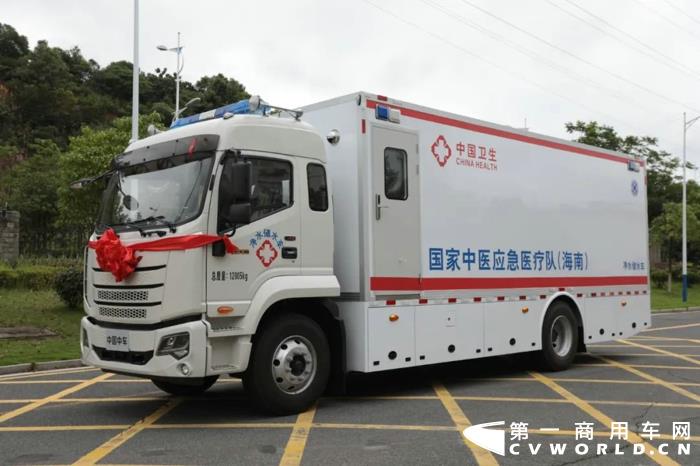 中车“医疗天团”批量交付海南中医院5.jpg 中车“医疗天团”批量交付海南中医院5.jpg