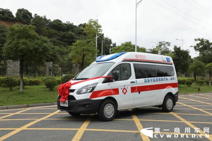 中车“医疗天团”批量交付海南中医院7.jpg 中车“医疗天团”批量交付海南中医院7.jpg