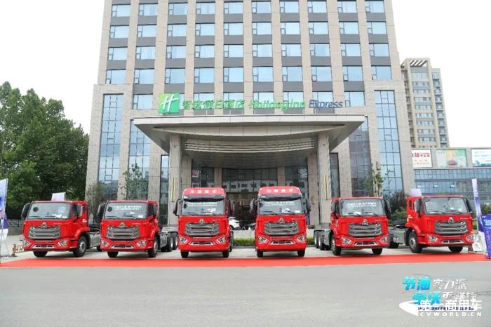 豪沃NX子母车.jpg 豪沃NX子母车.jpg