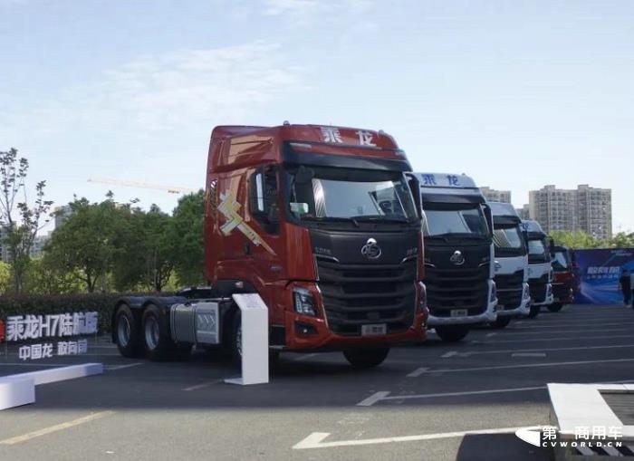 乘龙H7陆航版牵引车.jpg 乘龙H7陆航版牵引车.jpg