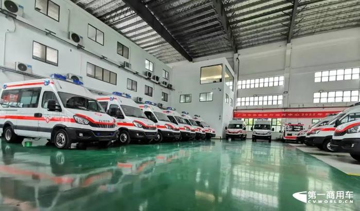 依维柯救护车4.jpg 依维柯救护车4.jpg