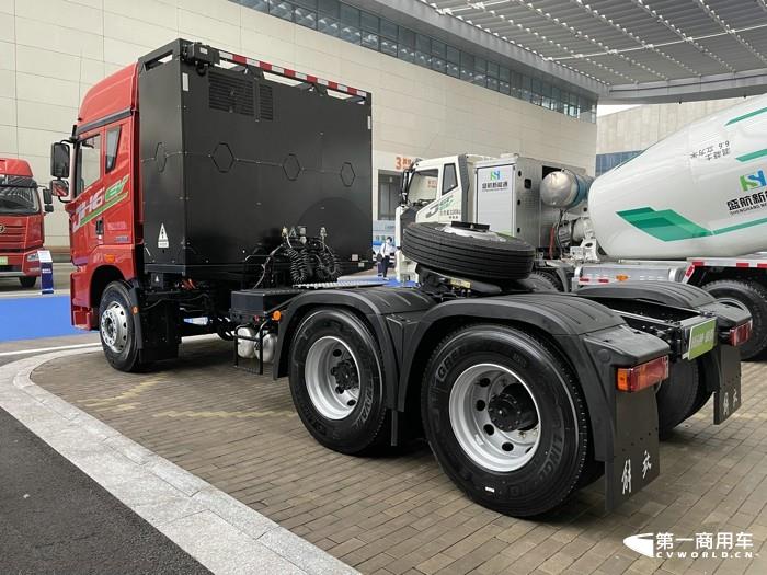 解放JH6充换电一体牵引车2.jpg 解放JH6充换电一体牵引车2.jpg