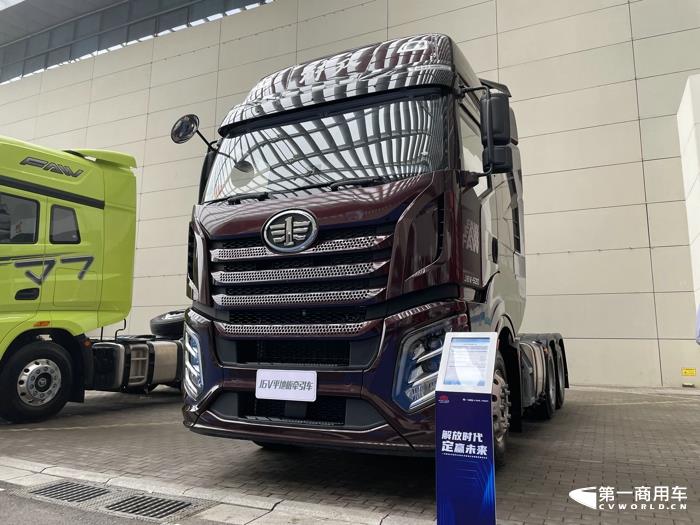 解放J6V平地板牵引车.jpg 解放J6V平地板牵引车.jpg