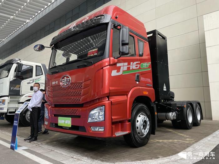 解放JH6充换电一体牵引车.jpg 解放JH6充换电一体牵引车.jpg