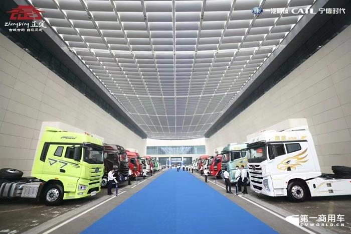 解放展车广角图.jpg 解放展车广角图.jpg