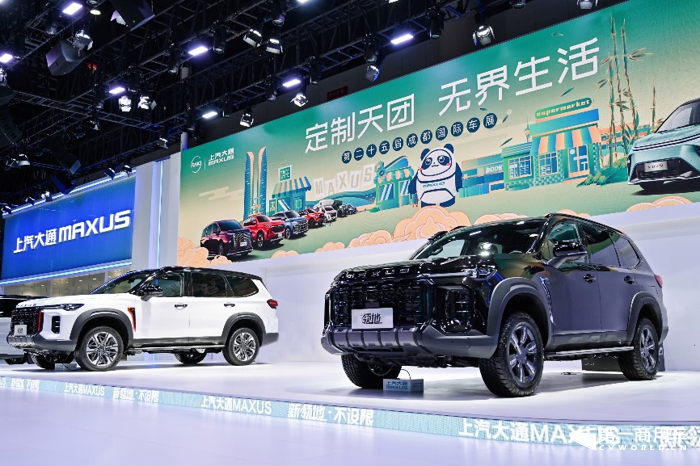 豪华硬派全尺寸SUV“领地”成都车展全球首发.png 豪华硬派全尺寸SUV“领地”成都车展全球首发.png