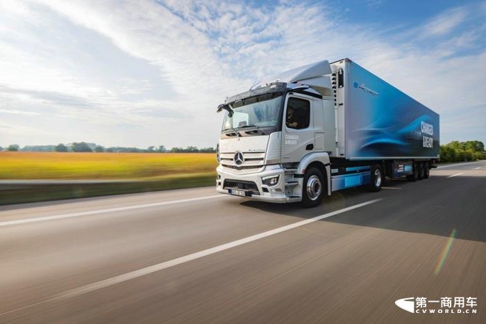 图4 梅赛德斯-奔驰eActros300纯电动重卡的牵引车版本.jpg 图4 梅赛德斯-奔驰eActros300纯电动重卡的牵引车版本.jpg