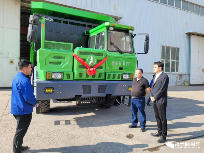 北奔重汽“蓝剑矿霸ND105E”正式下线2.png 北奔重汽“蓝剑矿霸ND105E”正式下线2.png