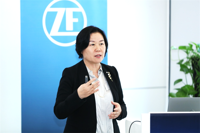 采埃孚集团高级副总裁采埃孚商用车解决方案事业部亚太区负责人于素杰女士.png 采埃孚集团高级副总裁采埃孚商用车解决方案事业部亚太区负责人于素杰女士.png