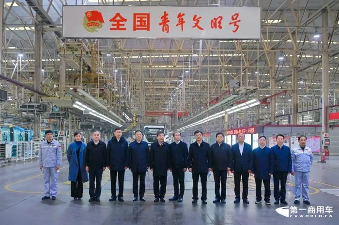 苗圩调研东风商用车有限公司4.jpg 苗圩调研东风商用车有限公司4.jpg