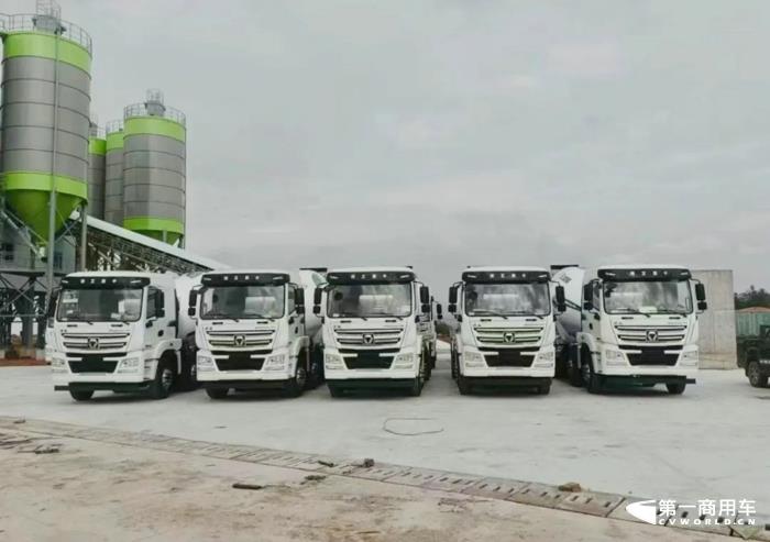 20台G5轻量化搅拌车成功交付.jpg 20台G5轻量化搅拌车成功交付.jpg
