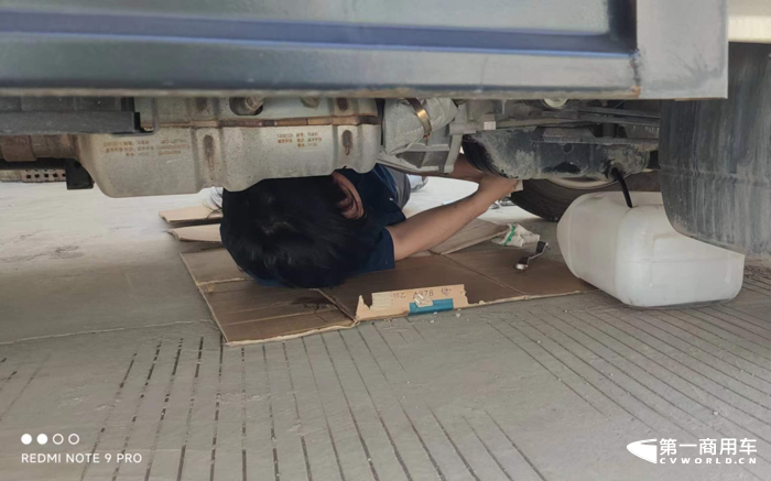 开江淮1卡恺达像开轿车一样,安静舒适非常适合校园配餐3.png 开江淮1卡恺达像开轿车一样,安静舒适非常适合校园配餐3.png