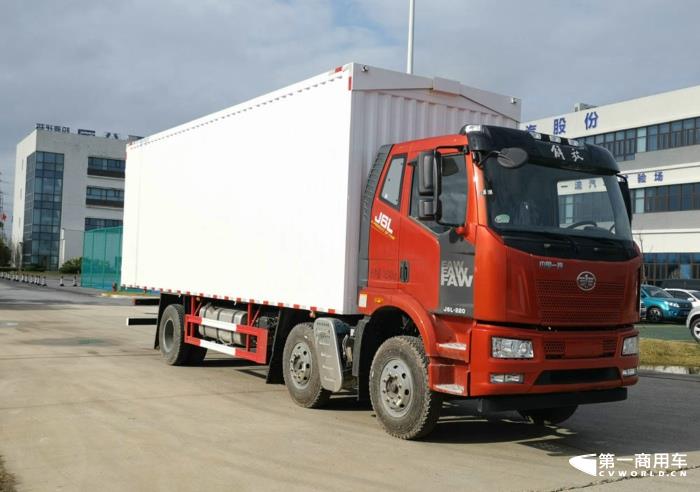 解放J6L翼开启厢式车.jpg