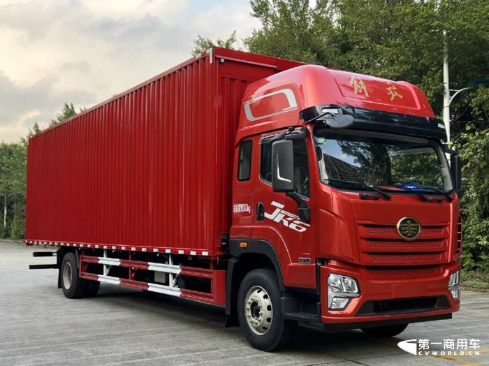 解放JK6翼开启厢式车.jpg