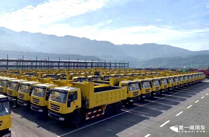 红岩自卸车.jpg 红岩自卸车.jpg