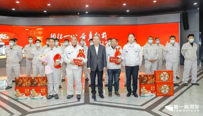 一汽解放领导班子成员开展春节走访慰问1.jpg 一汽解放领导班子成员开展春节走访慰问1.jpg