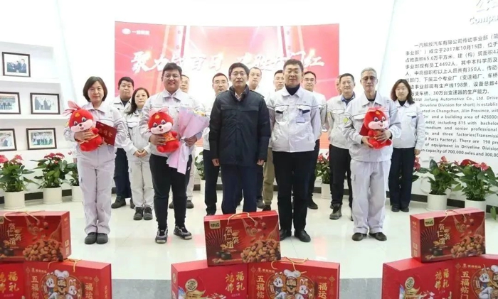 一汽解放领导班子成员开展春节走访慰问3.jpg 一汽解放领导班子成员开展春节走访慰问3.jpg