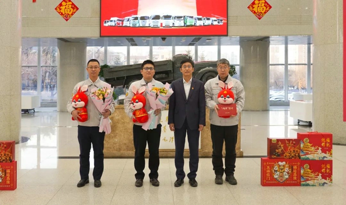 一汽解放领导班子成员开展春节走访慰问4.jpg 一汽解放领导班子成员开展春节走访慰问4.jpg