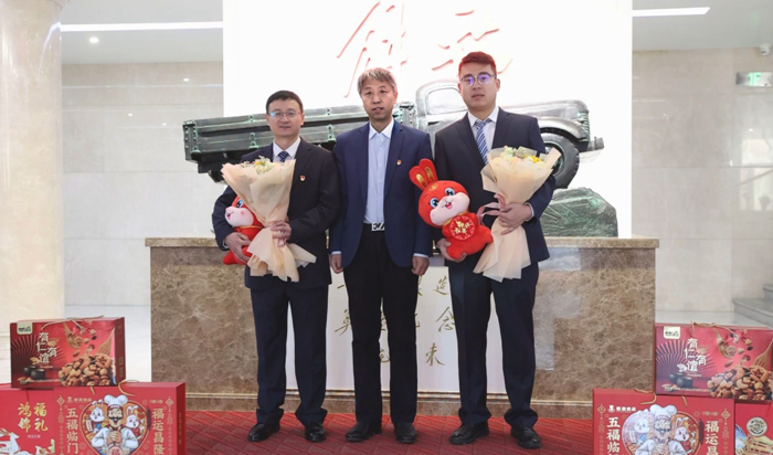 一汽解放领导班子成员开展春节走访慰问5.png 一汽解放领导班子成员开展春节走访慰问5.png