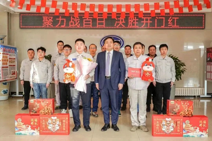 一汽解放领导班子成员开展春节走访慰问7.jpg 一汽解放领导班子成员开展春节走访慰问7.jpg