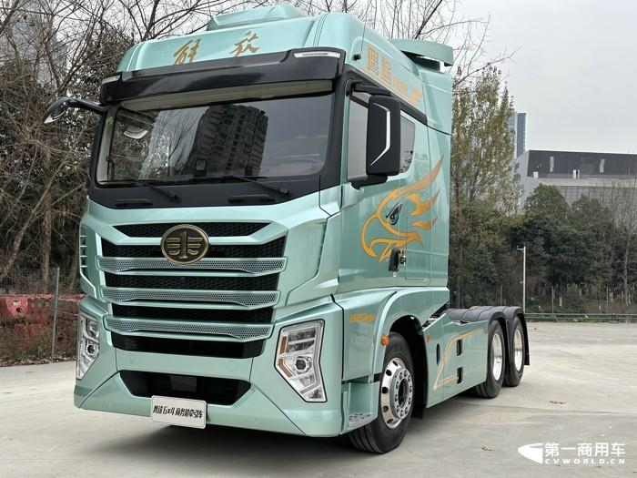 解放鹰途商务舱620马力牵引车.jpg 解放鹰途商务舱620马力牵引车.jpg